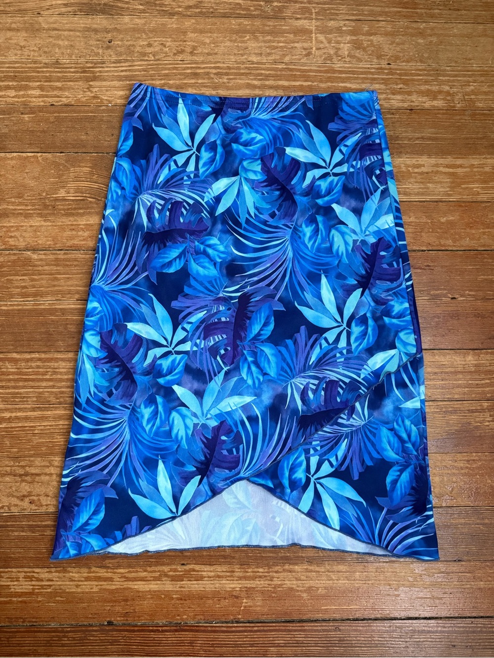 IDFY Y2K / 90s vintage Women's Blue Tropical print Skirt Size Medium
